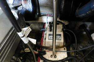 2003 Cruisers Yachts 3750 Motoryacht thumbnail 38