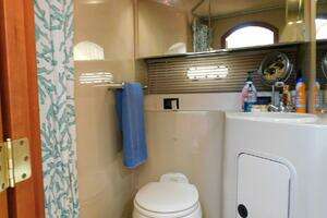 2003 Cruisers Yachts 3750 Motoryacht thumbnail 21
