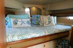 2003 Cruisers Yachts 3750 Motoryacht thumbnail 19