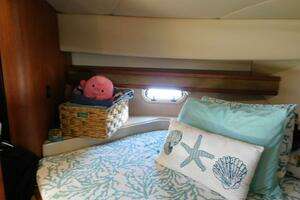 2003 Cruisers Yachts 3750 Motoryacht thumbnail 18