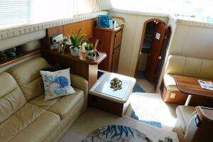 2003 Cruisers Yachts 3750 Motoryacht thumbnail 8