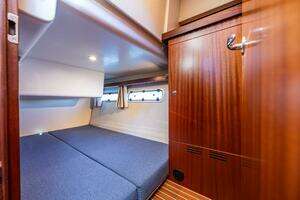 2023 Nimbus 405 Flybridge thumbnail 31