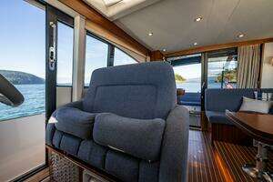 2023 Nimbus 405 Flybridge thumbnail 25