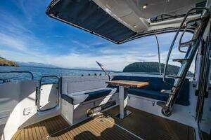 2023 Nimbus 405 Flybridge thumbnail 8