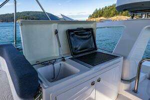2023 Nimbus 405 Flybridge thumbnail 11