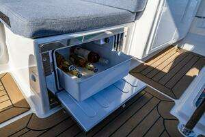2023 Nimbus 405 Flybridge thumbnail 12