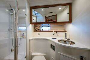 2023 Nimbus 405 Flybridge thumbnail 30
