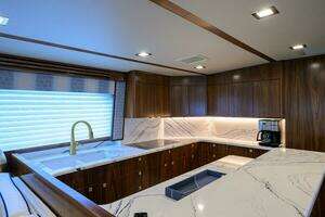 2024 Viking 80 Convertible thumbnail 6