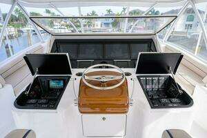 2024 Viking 80 Convertible thumbnail 29