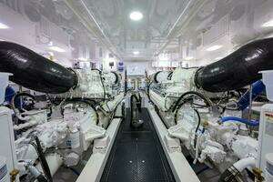 2024 Viking 80 Convertible thumbnail 37