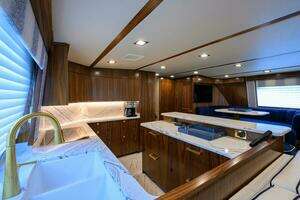 2024 Viking 80 Convertible thumbnail 7