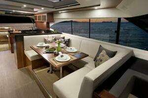2015 Riviera 6000 Sport Yacht thumbnail 21