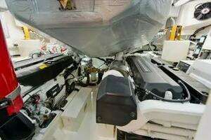 2015 Riviera 6000 Sport Yacht thumbnail 32