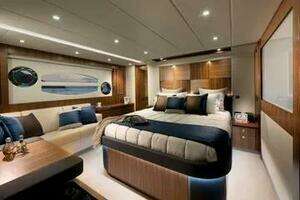 2015 Riviera 6000 Sport Yacht thumbnail 27