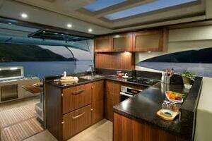2015 Riviera 6000 Sport Yacht thumbnail 20