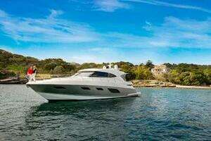2015 Riviera 6000 Sport Yacht thumbnail 10