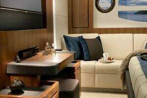 2015 Riviera 6000 Sport Yacht thumbnail 26