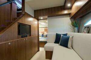 2015 Riviera 6000 Sport Yacht thumbnail 23