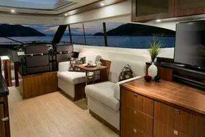 2015 Riviera 6000 Sport Yacht thumbnail 19