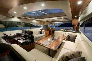 2015 Riviera 6000 Sport Yacht thumbnail 17
