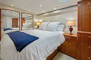 2006 Viking 56 Convertible thumbnail 5