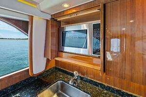 2006 Viking 56 Convertible thumbnail 10