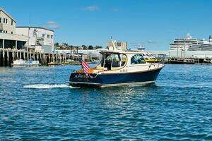 2012 Hinckley Picnic Boat MKIII thumbnail 2
