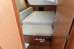 2008 Beneteau Oceanis 43 thumbnail 21