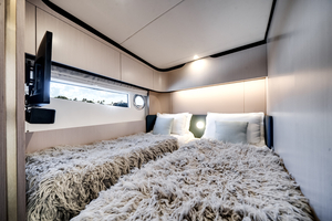 60FT (18.29M) AZIMUT