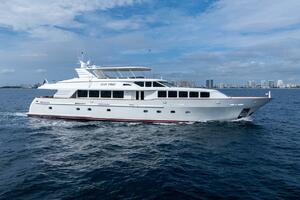 DIRT POOR 118ft Trinity Yachts Yacht For Sale