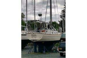 1997 Island Packet 37 thumbnail 14