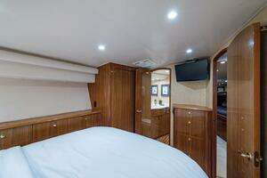 2006 Viking 52 Convertible thumbnail 10