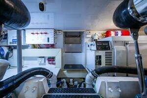 2006 Viking 52 Convertible thumbnail 33