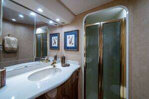 2006 Viking 52 Convertible thumbnail 12
