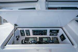 2006 Viking 52 Convertible thumbnail 21