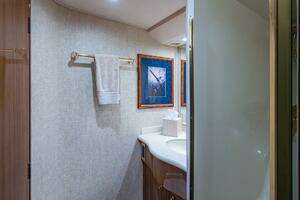2006 Viking 52 Convertible thumbnail 18