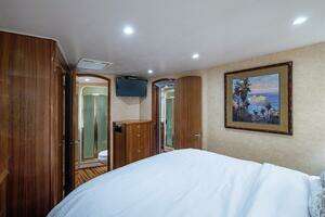 2006 Viking 52 Convertible thumbnail 11