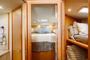 2007 Luhrs 36 Convertible thumbnail 12