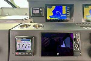 2018 Axopar 37 Sport Cabin R thumbnail 12