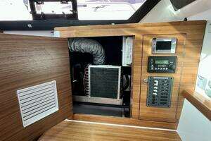 2018 Axopar 37 Sport Cabin R thumbnail 31