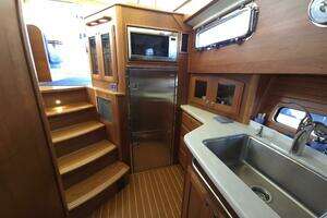 2017 Sabre 48 Flybridge thumbnail 49