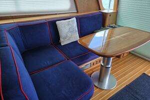 2017 Sabre 48 Flybridge thumbnail 30