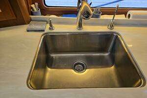 2017 Sabre 48 Flybridge thumbnail 57