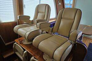 2017 Sabre 48 Flybridge thumbnail 40