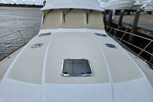 2017 Sabre 48 Flybridge thumbnail 10