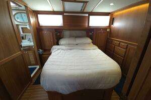 2017 Sabre 48 Flybridge thumbnail 60