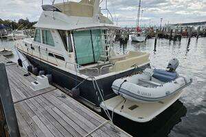 2017 Sabre 48 Flybridge thumbnail 4