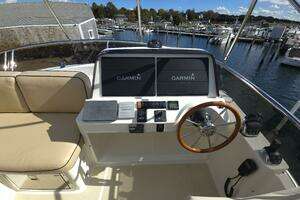 2017 Sabre 48 Flybridge thumbnail 15