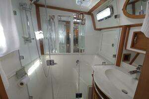 2017 Sabre 48 Flybridge thumbnail 65