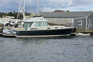 2017 Sabre 48 Flybridge thumbnail 3